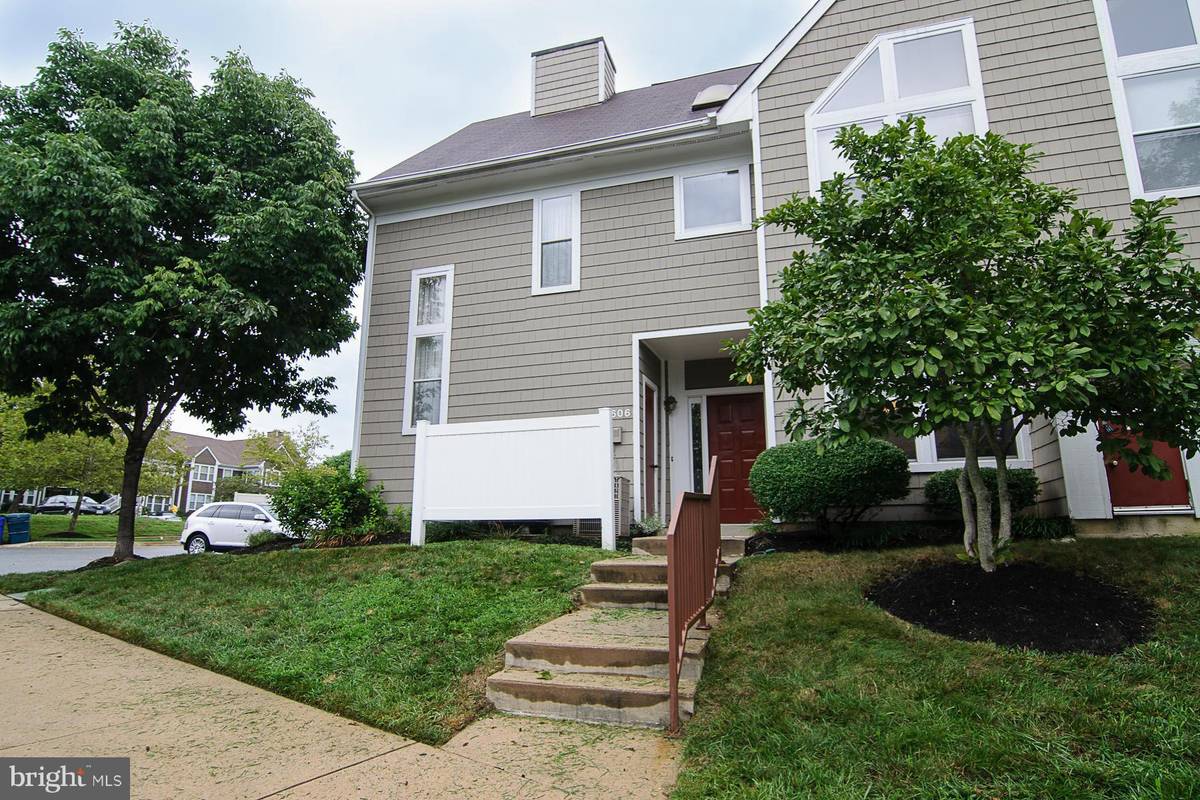 Ellicott City, MD 21043,7606 COACHLIGHT LN #_