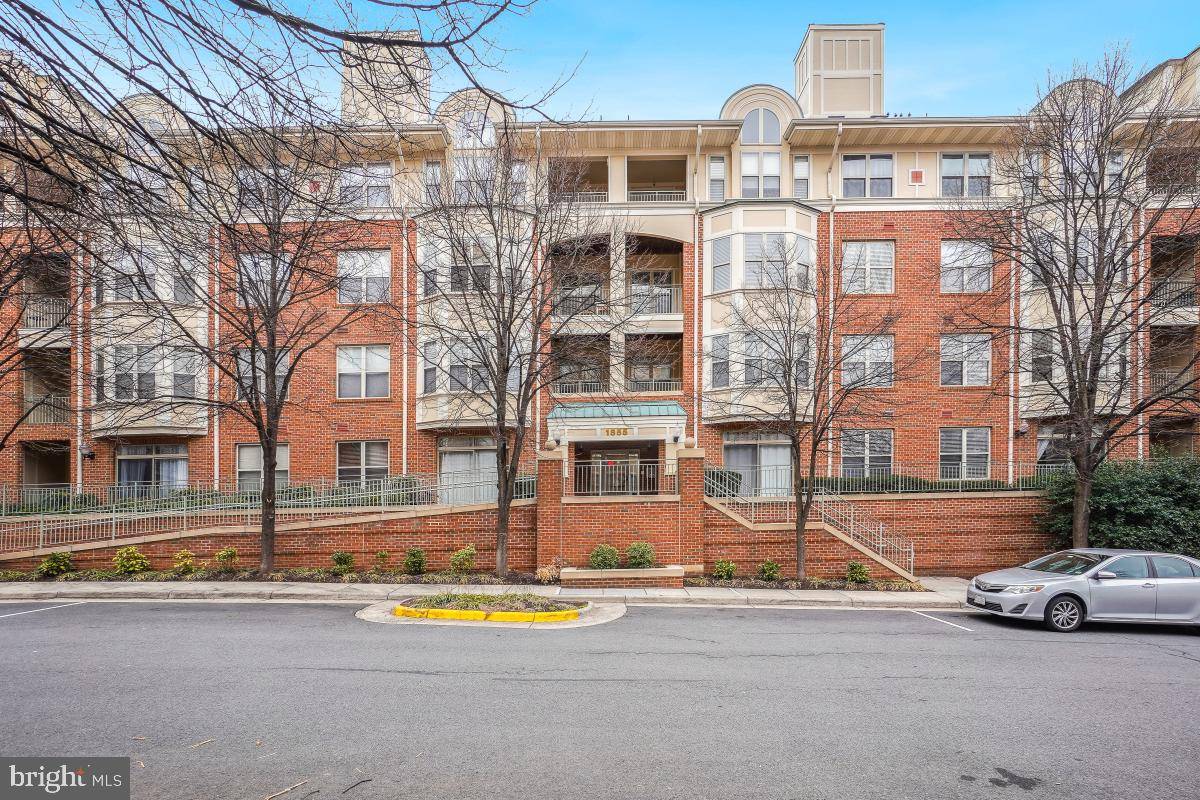 Reston, VA 20190,1855 STRATFORD PARK PL #411