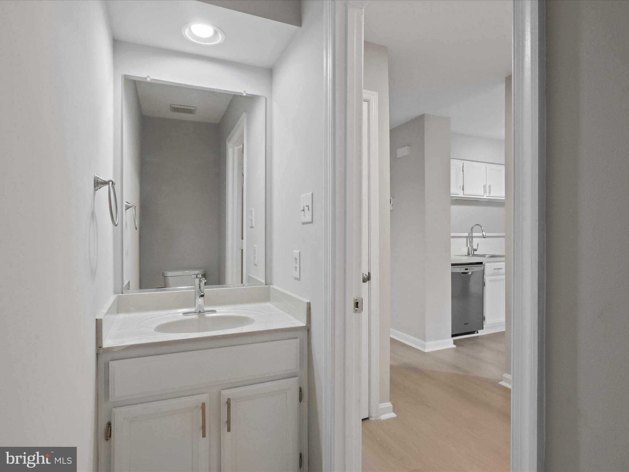Woodbridge, VA 22192,12893 HUNTERBROOK DR