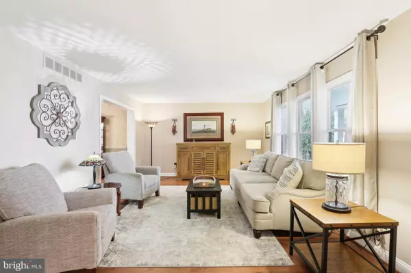 722 CORNWALLIS DR Mount Laurel, NJ 08054