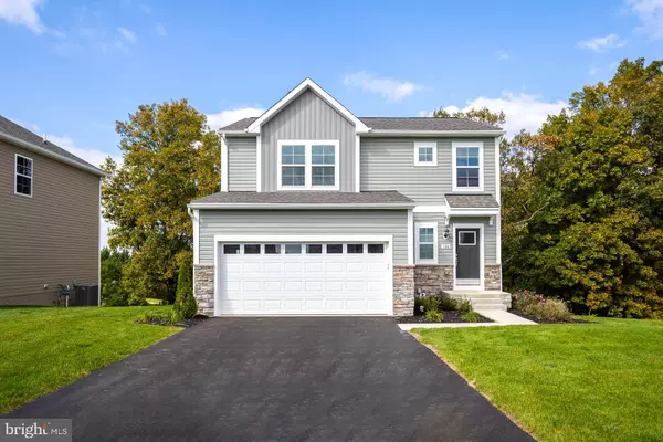 346 LUDGATE MNR, Falling Waters, WV 25419