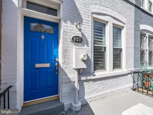 Washington, DC 20003,921 5TH ST SE