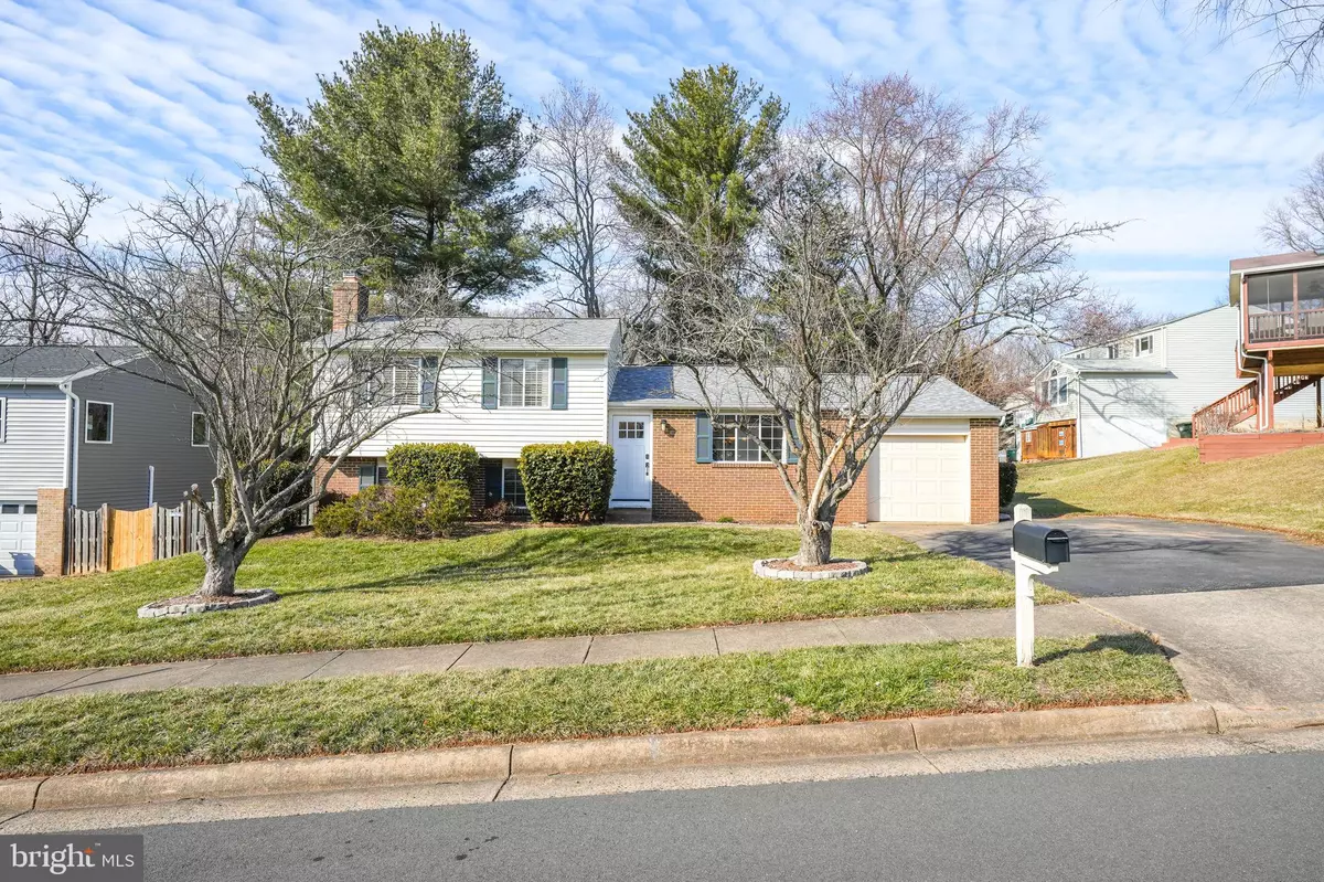 Vienna, VA 22181,9902 SNOWBOUND CT