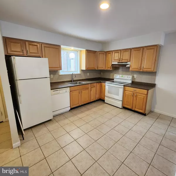 Lawrenceville, NJ 08648,904 MEADOW WOODS
