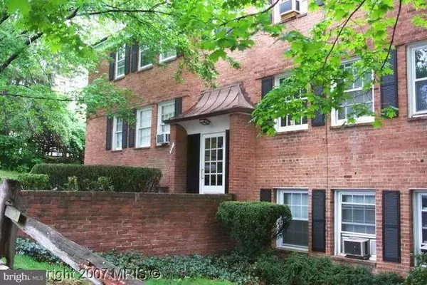 901 FREDERICK ST #1, Arlington, VA 22204