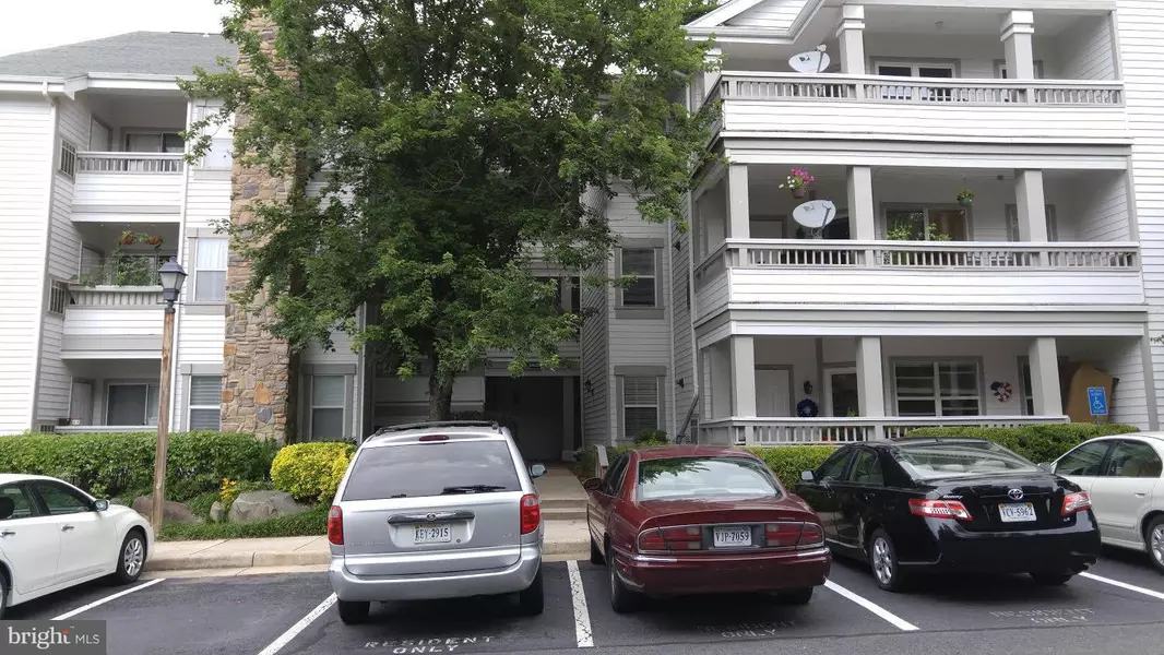 4405 FAIR STONE DR #101, Fairfax, VA 22033