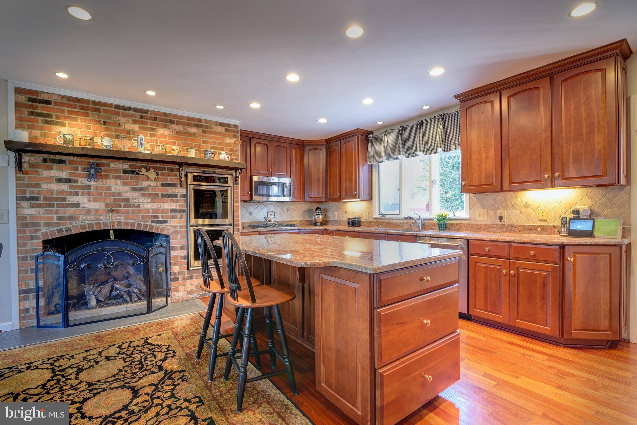 Oakton, VA 22124,11218 SWEETWOOD LN