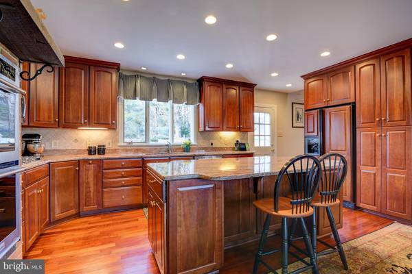 Oakton, VA 22124,11218 SWEETWOOD LN