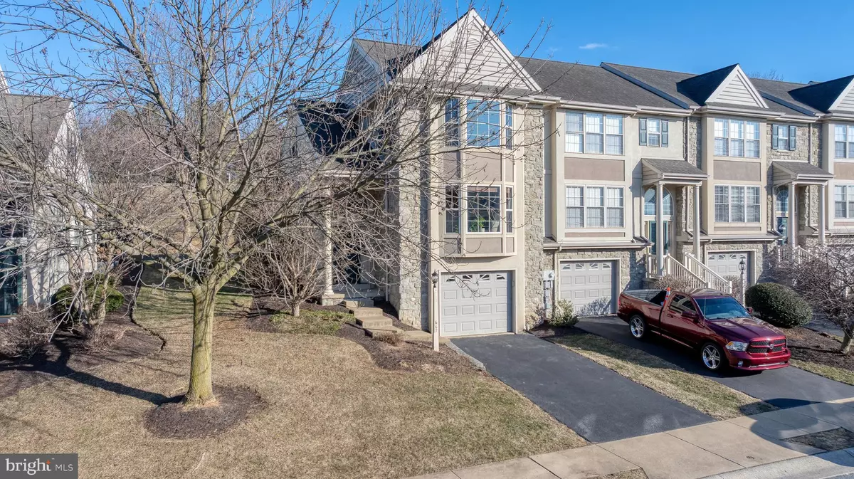 Lancaster, PA 17601,667 ROYAL VIEW DRIVE