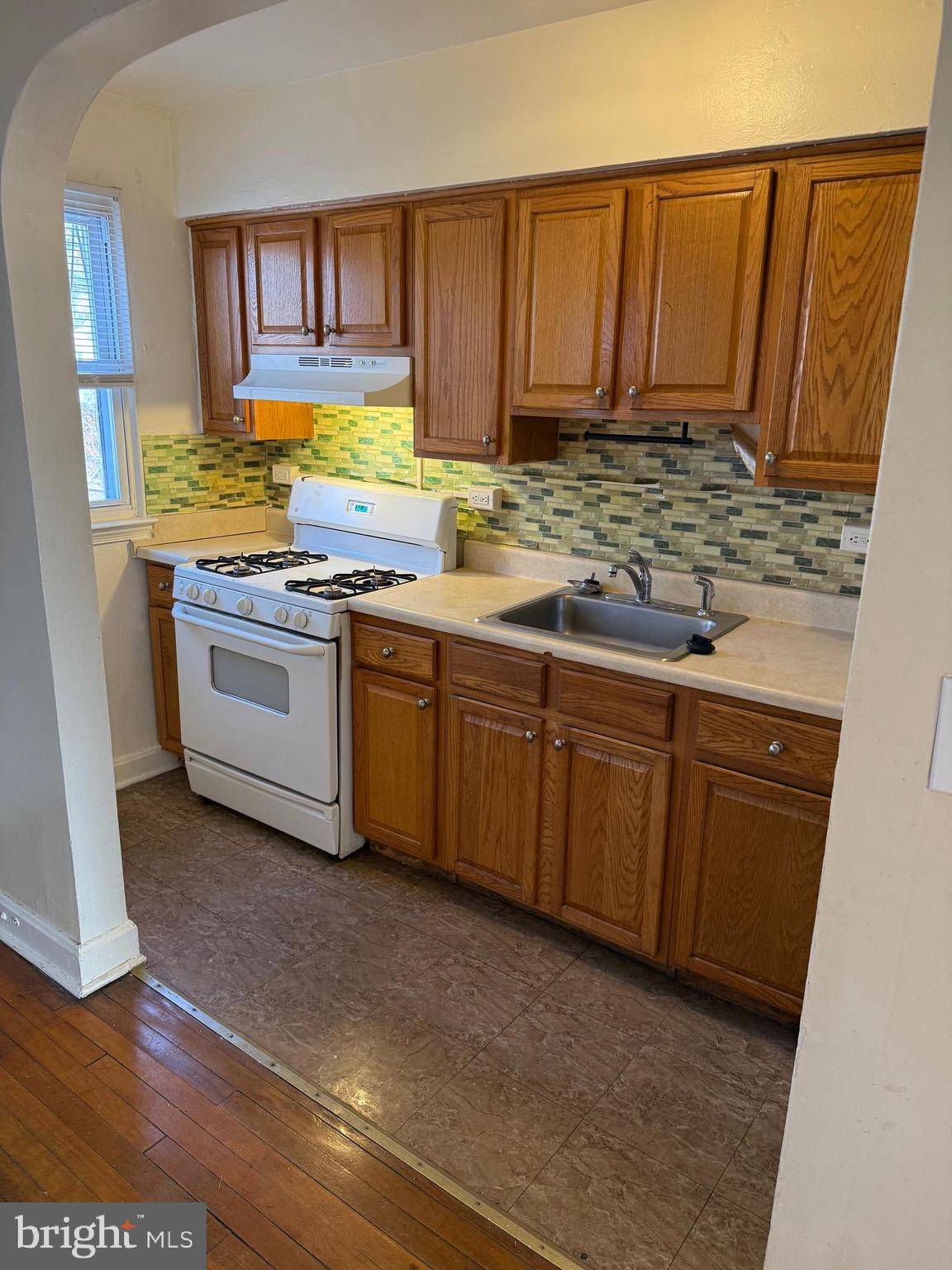 824 GLENWOOD AVE, Baltimore, MD 21212