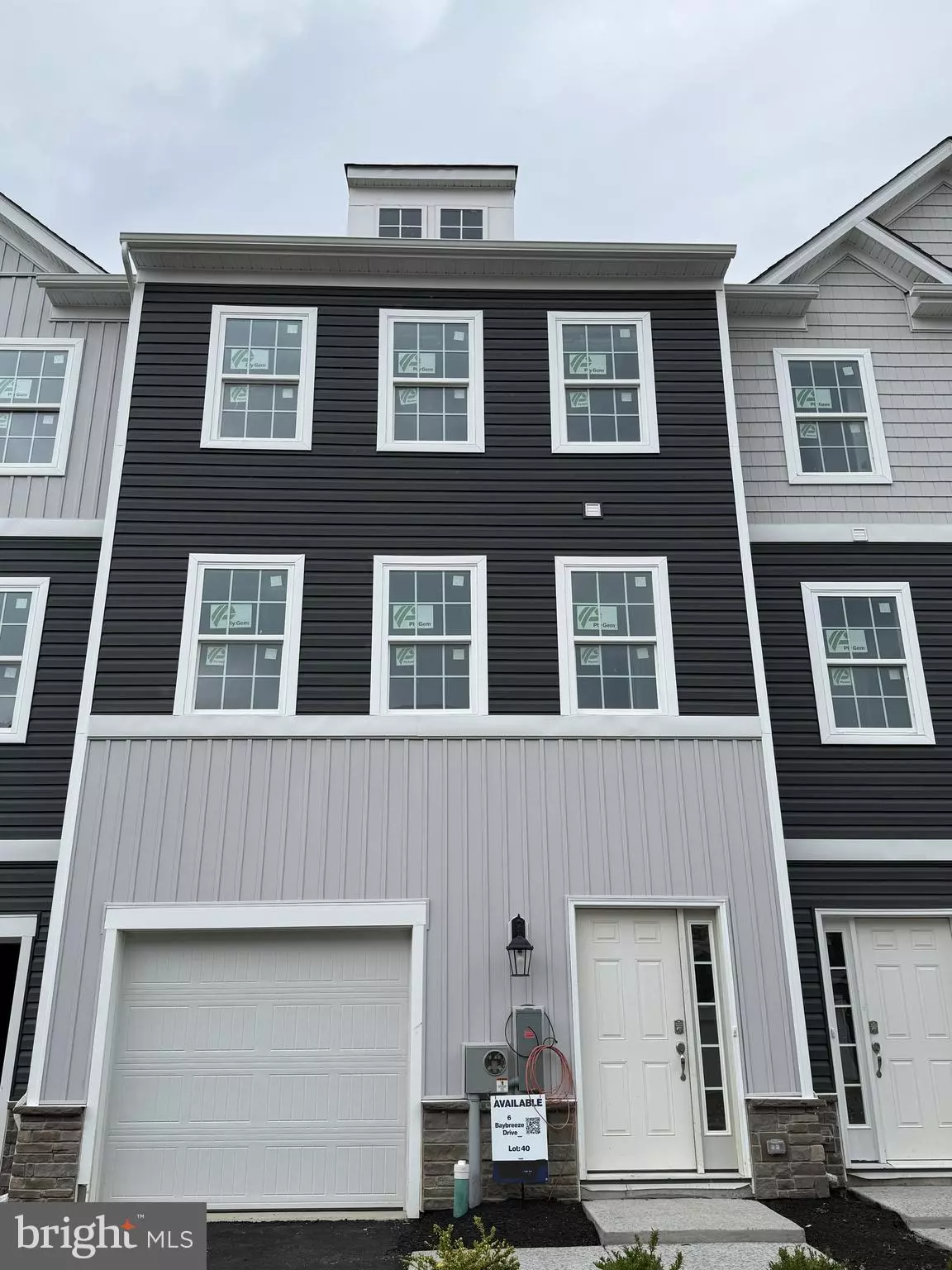 Waretown, NJ 08758,6 BAYBREEZE DR