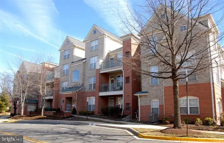 12170 ABINGTON HALL PL #204, Reston, VA 20190