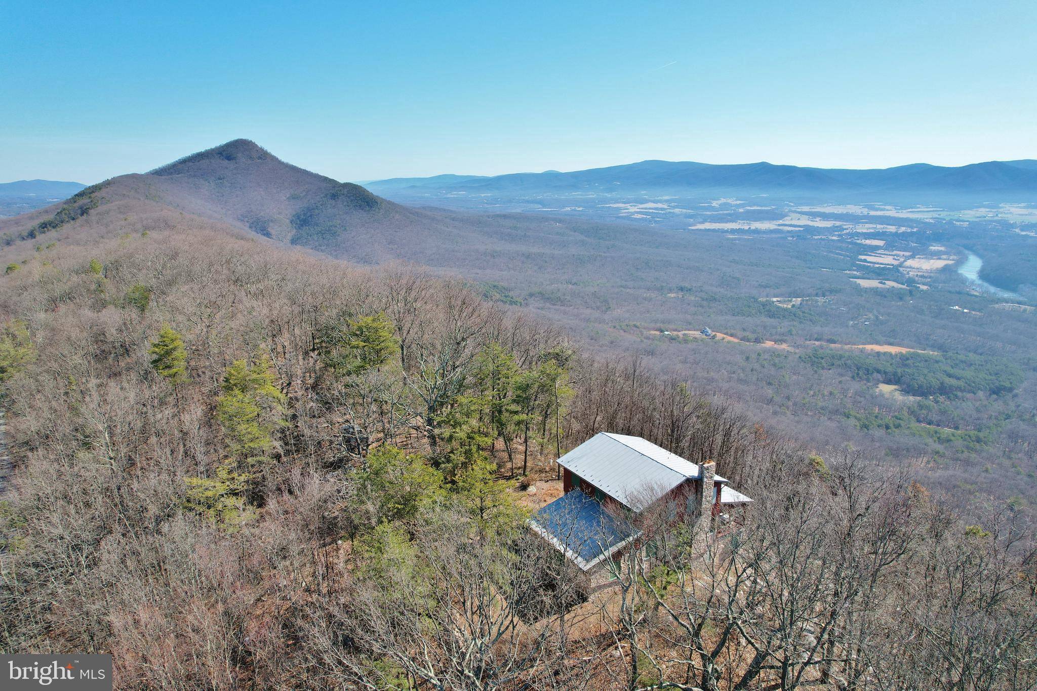 Luray, VA 22835,301 MOUNTAIN TOP DR