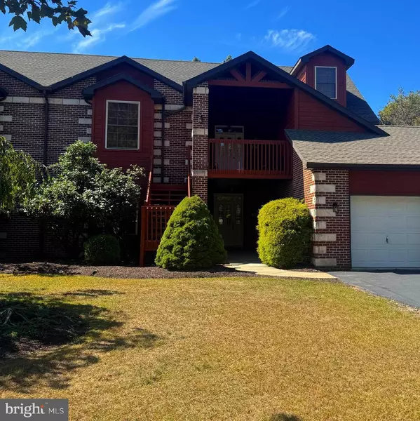 1303 COUNTRY CLUB DR, Hazleton, PA 18202