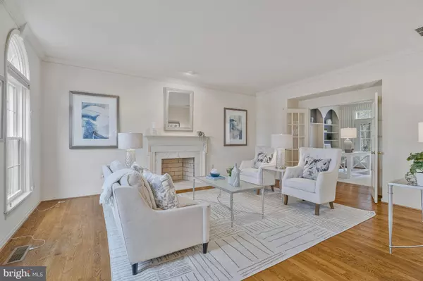 Oakton, VA 22124,10310 LEWIS KNOLLS DR