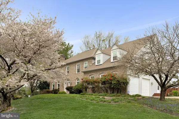 Oakton, VA 22124,10310 LEWIS KNOLLS DR