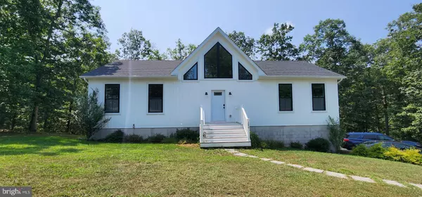 249 FAIRVIEW OAKS LN, Berkeley Springs, WV 25411