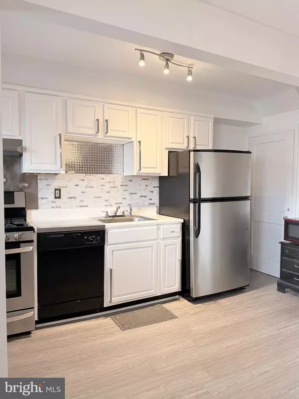 6833 BELCLARE Dundalk, MD 21222