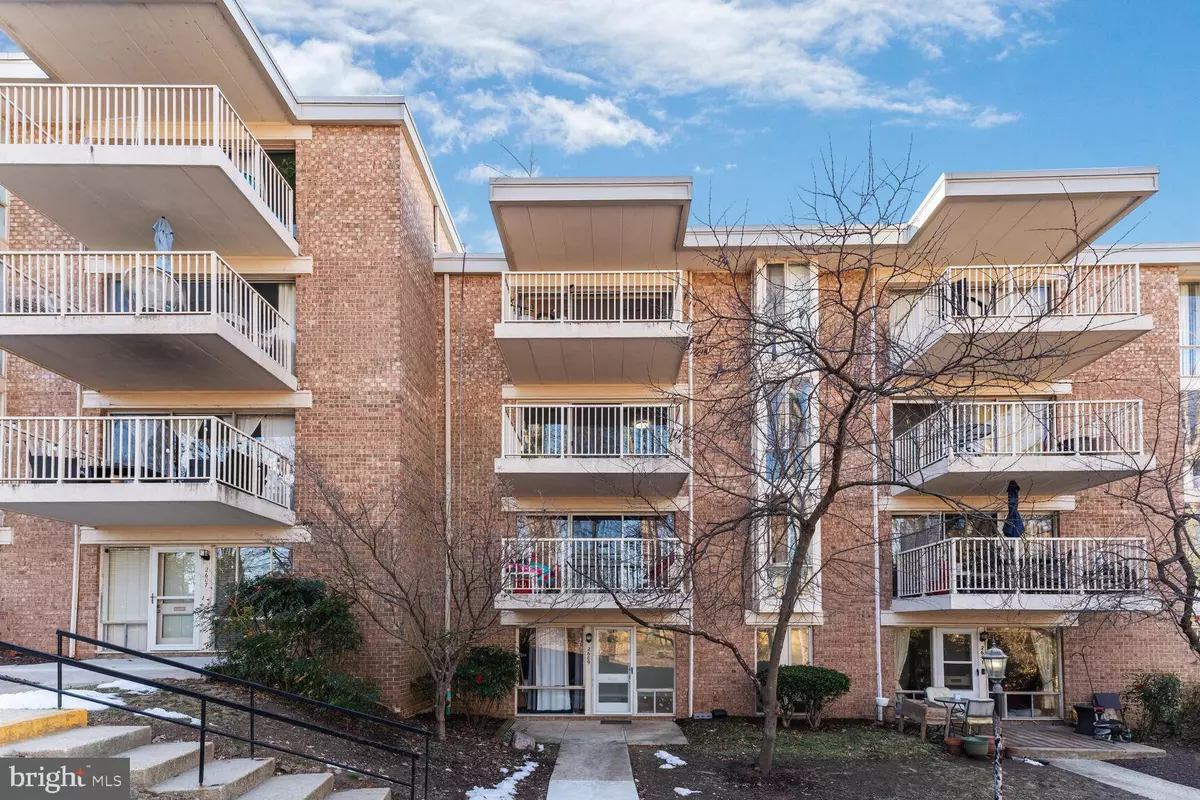 Alexandria, VA 22303,2609 REDCOAT DR #241