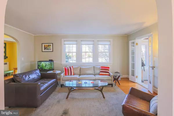 215 E LAKE AVE Baltimore, MD 21212