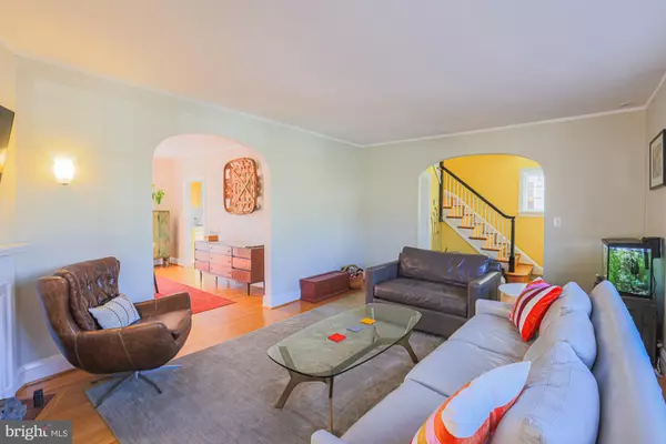 215 E LAKE AVE Baltimore, MD 21212