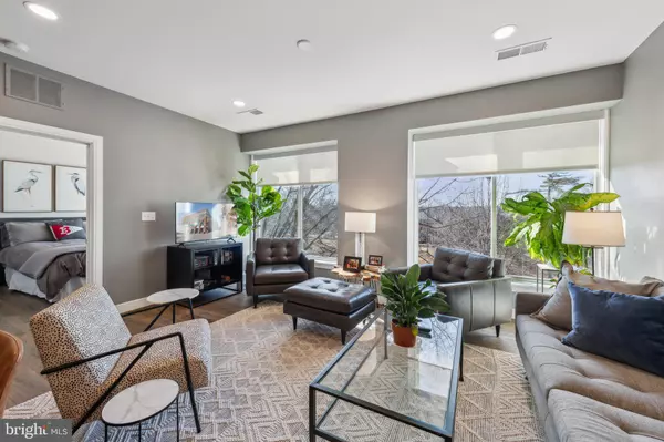 Alexandria, VA 22314,625 SLATERS LN #304