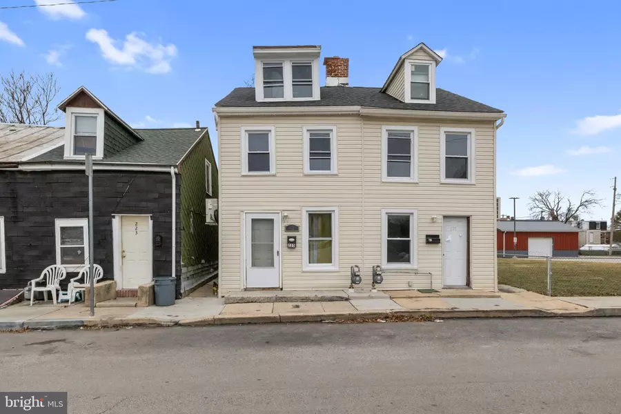 225 E SOUTH ST, York, PA 17403