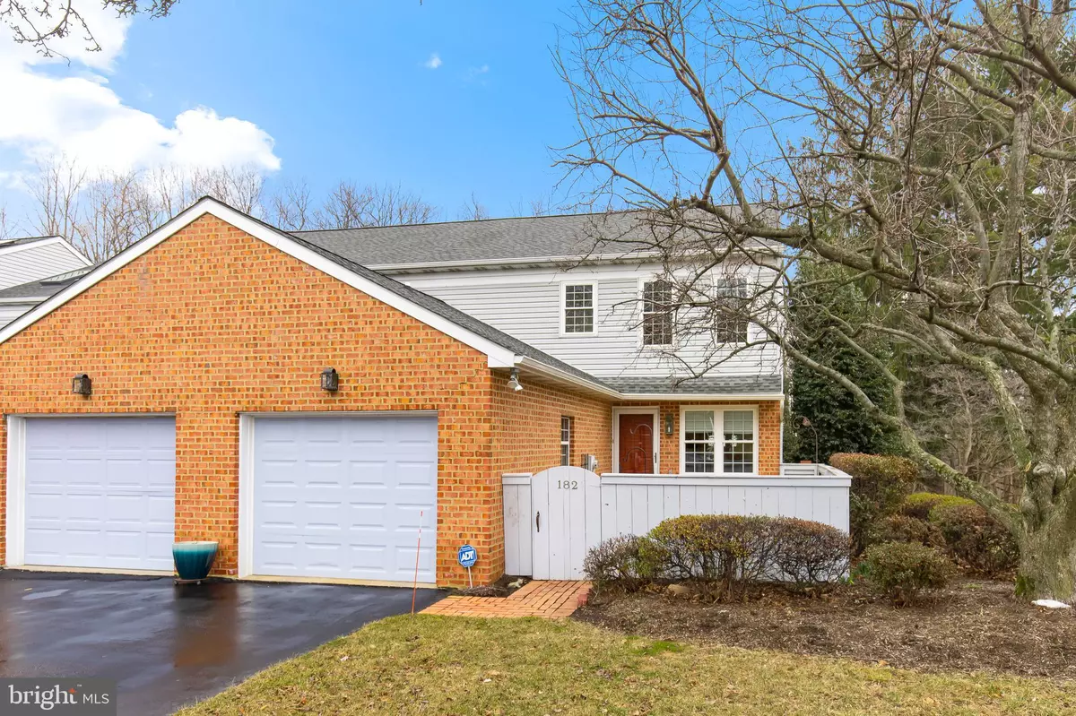 Lancaster, PA 17601,182 TREETOPS DR