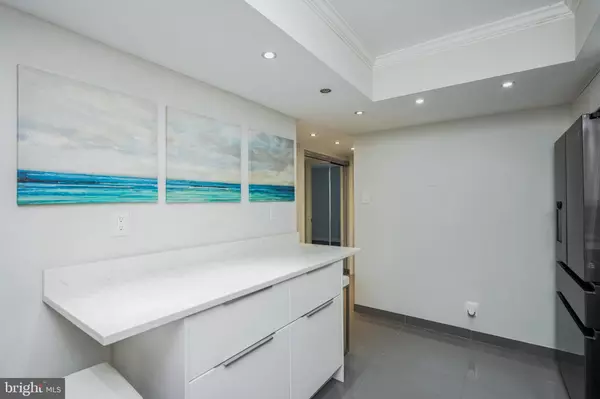 Alexandria, VA 22304,309 YOAKUM PKWY #804