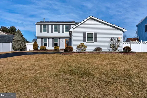 3 BERWICK LN, Sicklerville, NJ 08081