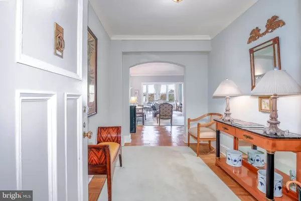 Washington, DC 20016,4000 CATHEDRAL AVE NW #512B