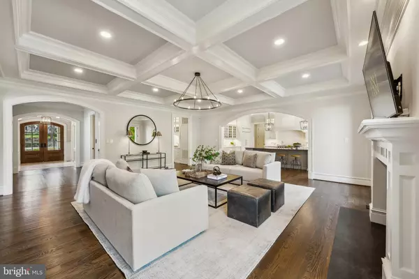 1070 VISTA DR, Mclean, VA 22102