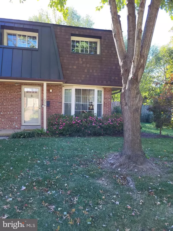 226 S VIRGINIA AVE #89, Falls Church, VA 22046