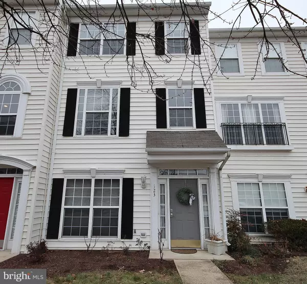 123 CAMERON PARKE PL, Alexandria, VA 22304