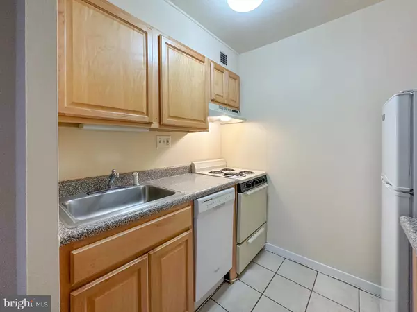 Philadelphia, PA 19103,224-30 W RITTENHOUSE SQ #1502