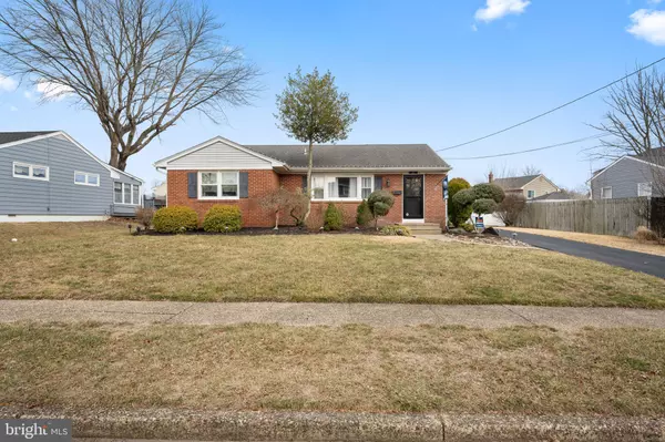 Stratford, NJ 08084,25 MEADOWLARK RD