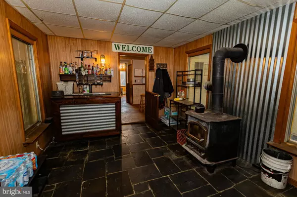 Bath, PA 18014,670 N HOKENDAUQUA DR