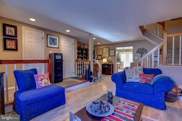 Reston, VA 20190,1636 OAK SPRING WAY