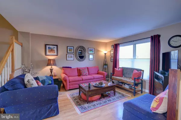 Reston, VA 20190,1636 OAK SPRING WAY