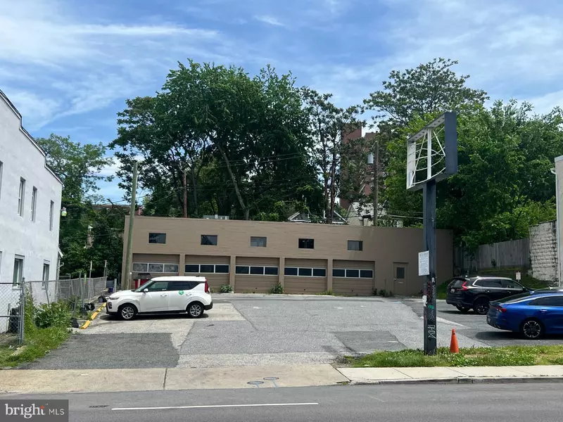 3855 FALLS RD, Baltimore, MD 21211