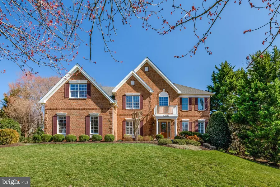 12706 AUTUMN CREST DR, Herndon, VA 20171