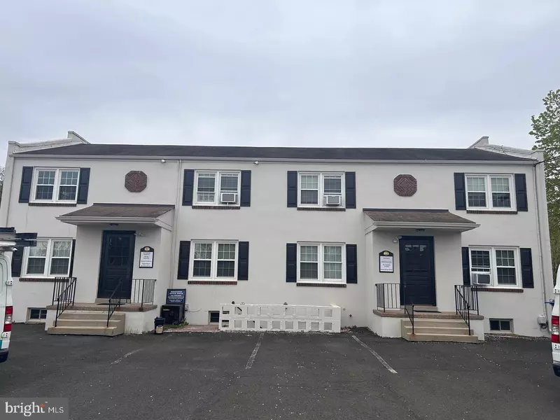 19 S MAIN, Yardley, PA 19067