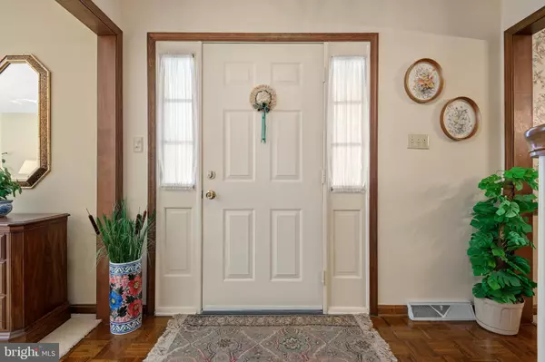 Lititz, PA 17543,17 BUTTONWOOD DR