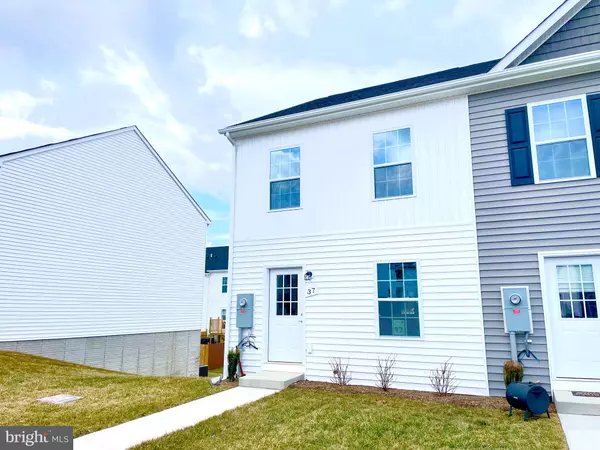 37 SNOW DROP CT, Kearneysville, WV 25430