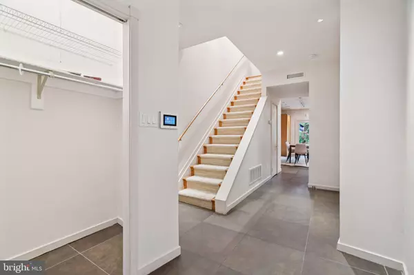 Philadelphia, PA 19107,334 S QUINCE ST