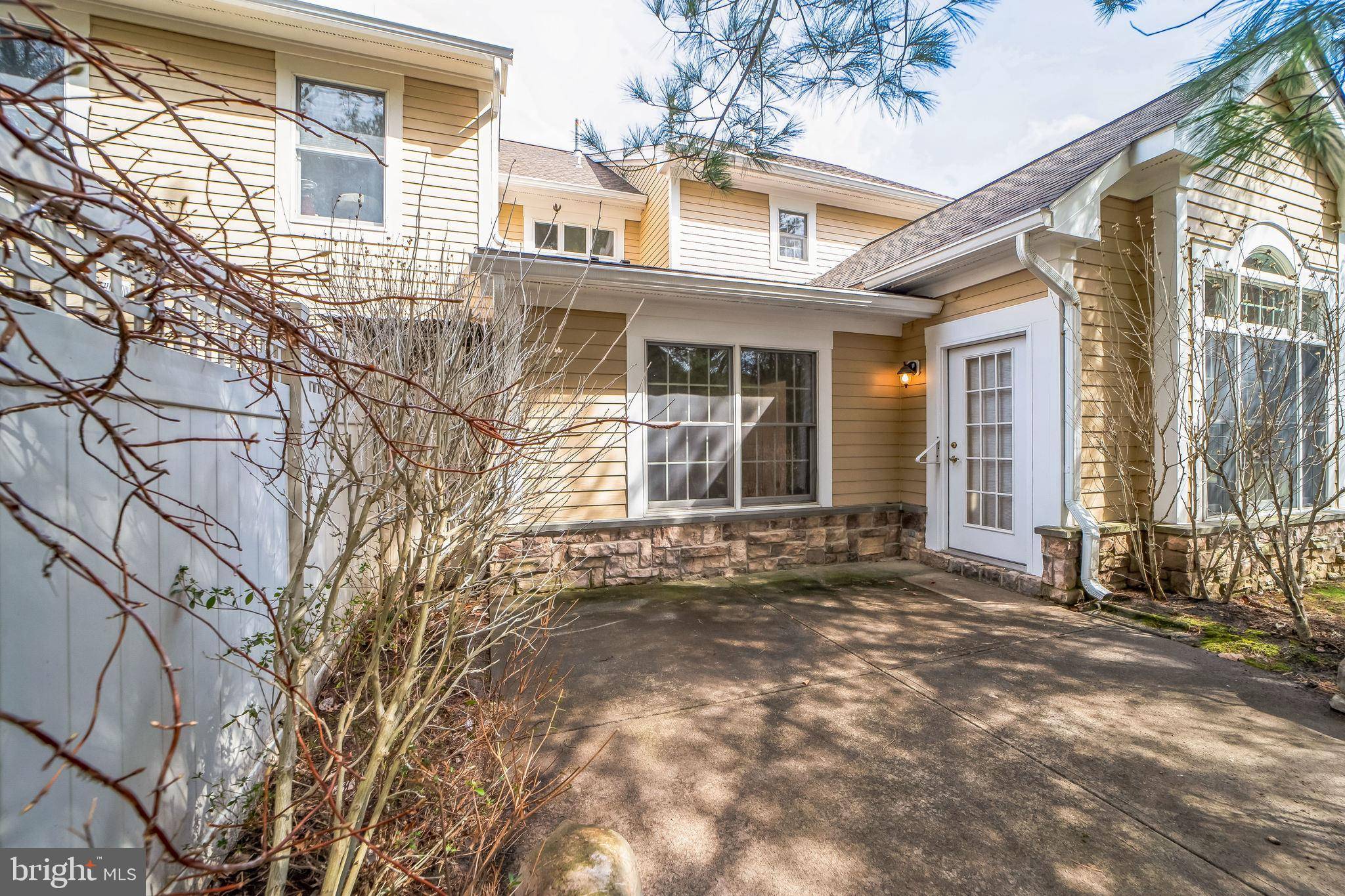 Princeton, NJ 08540,45 HEDGE ROW RD