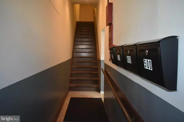 Philadelphia, PA 19123,708 W GIRARD AVE