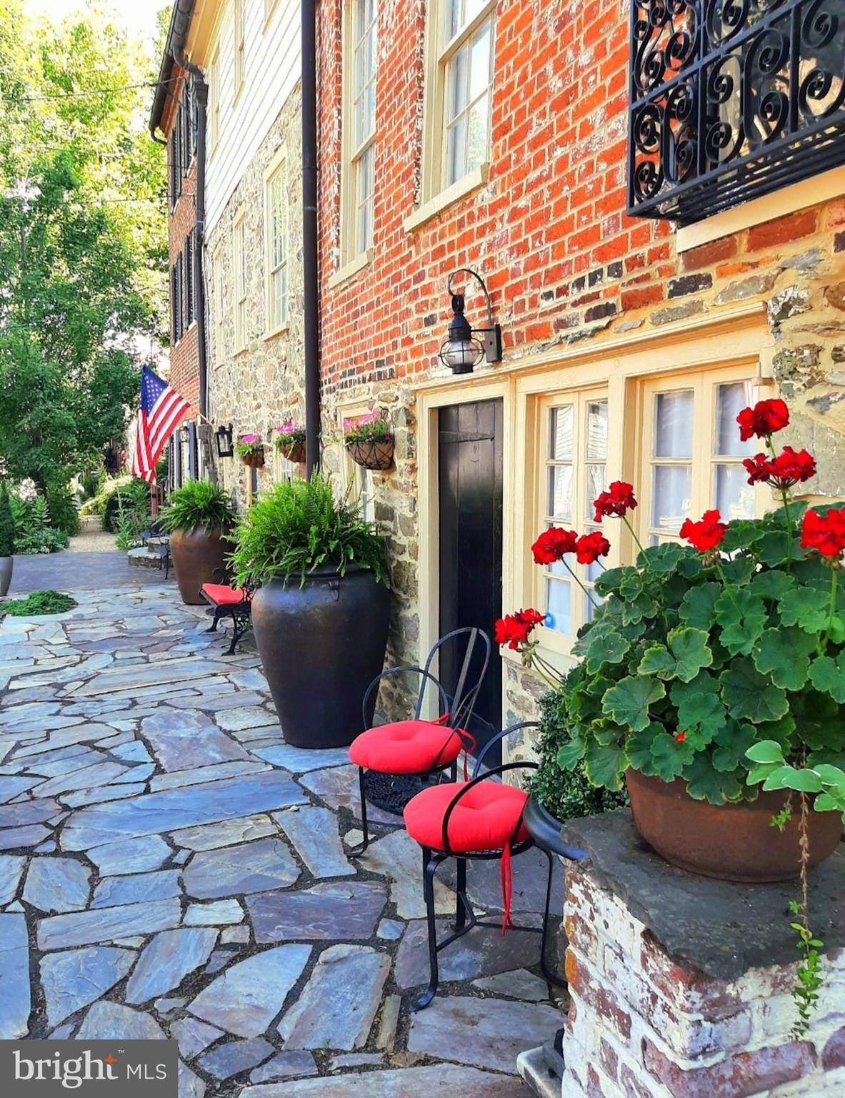 Waterford, VA 20197,40162 MAIN ST