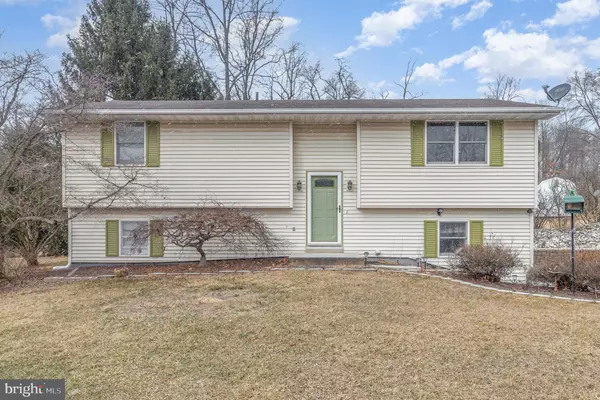 15 PENN CIR, Hanover, PA 17331