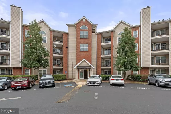 3313 WYNDHAM CIR #3212, Alexandria, VA 22302